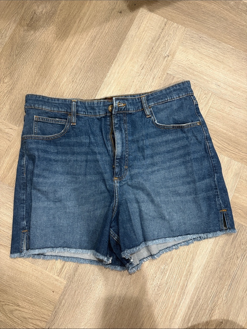 Lee Women's High Rise Cut Off Jean Shorts 4 Inch Inseam Size 14 Stretch